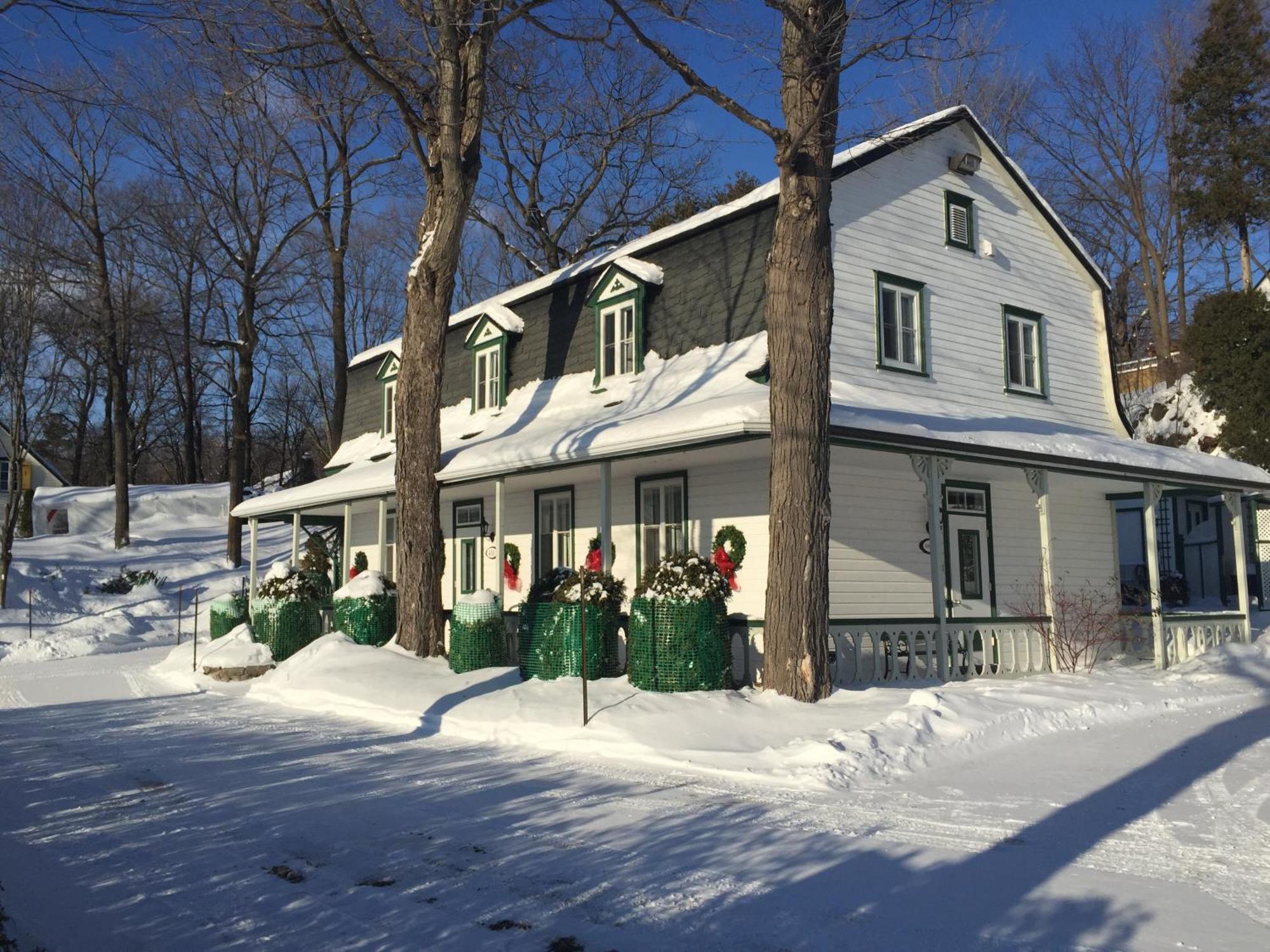 Goeliche Hotel Et Appartement Saint-Laurent-de-l'ile d'Orleans Quarto foto