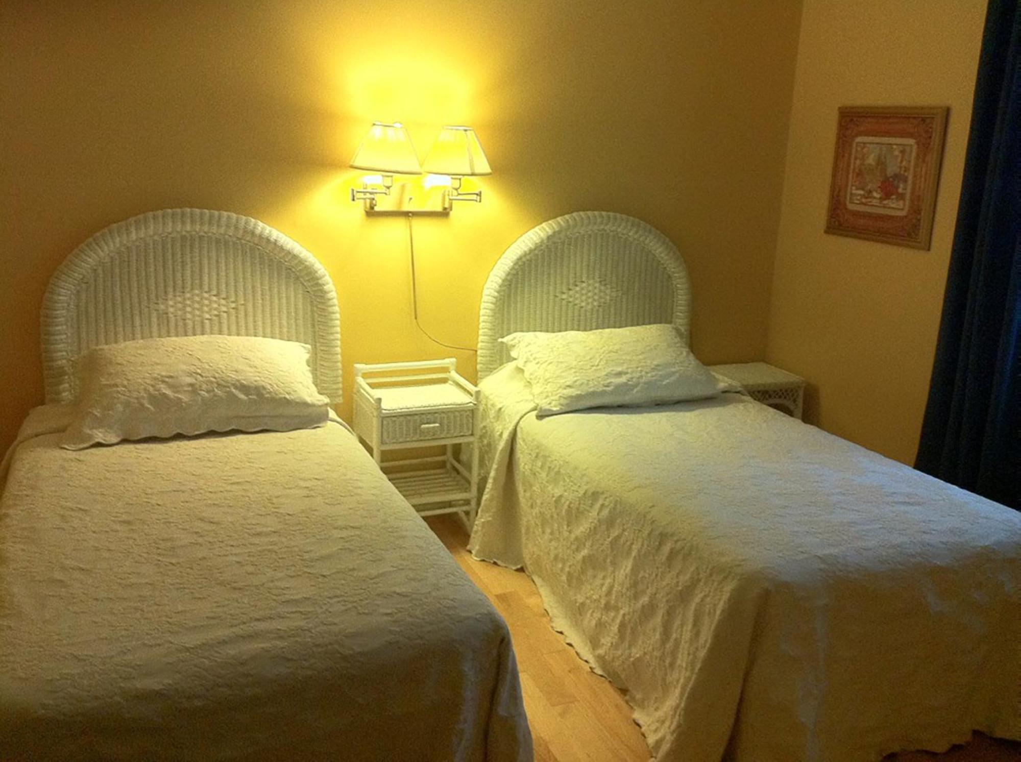 Goeliche Hotel Et Appartement Saint-Laurent-de-l'ile d'Orleans Quarto foto