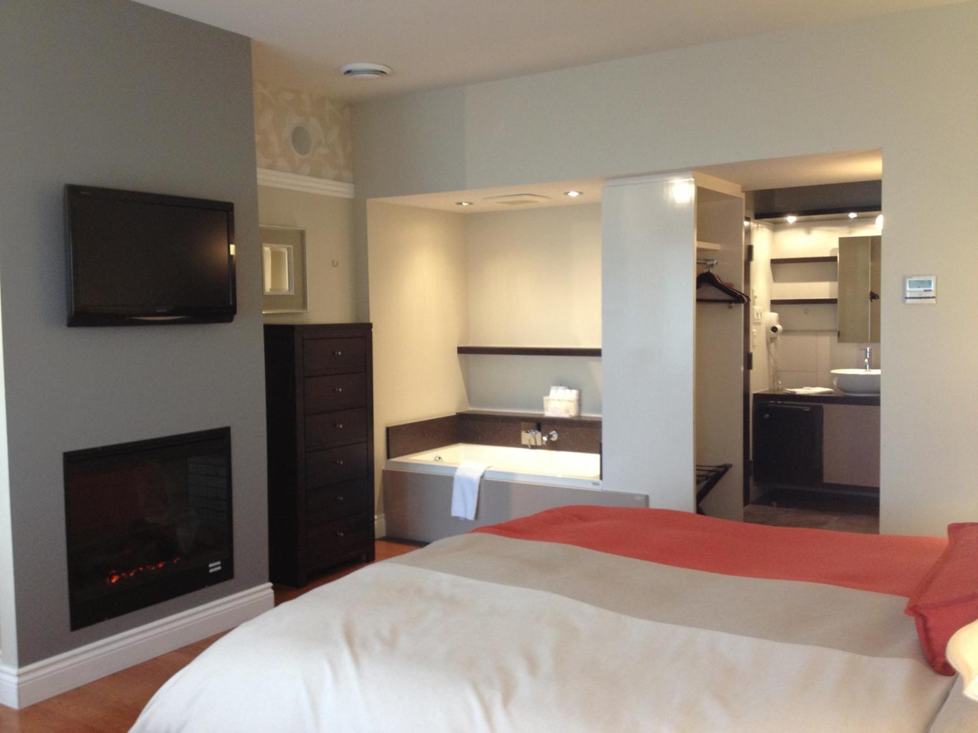 Goeliche Hotel Et Appartement Saint-Laurent-de-l'ile d'Orleans Quarto foto