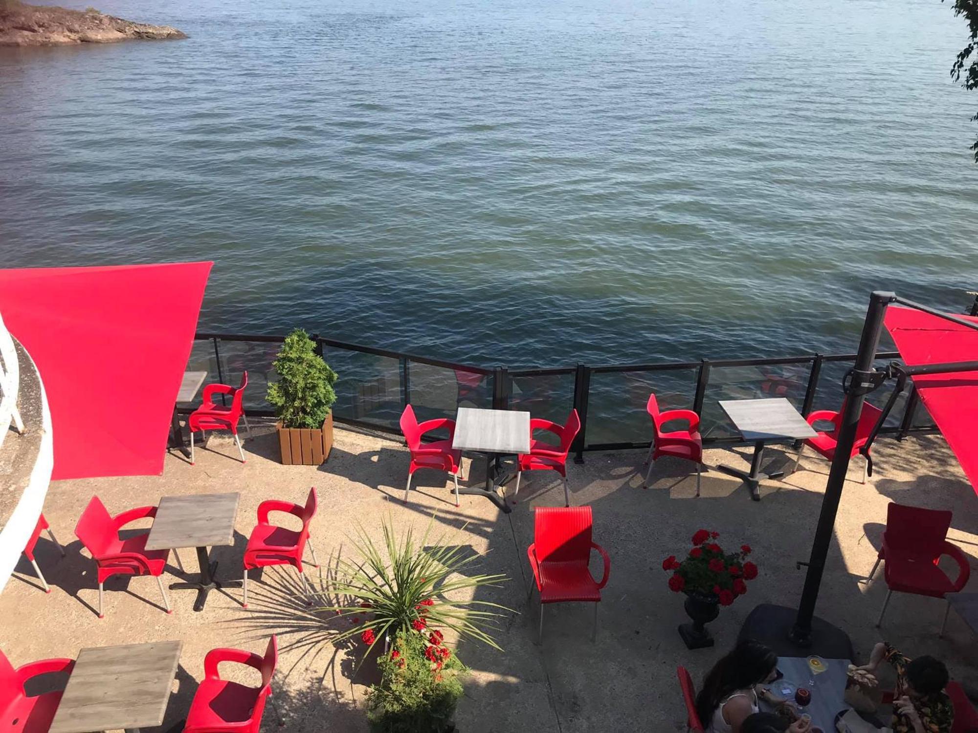 Goeliche Hotel Et Appartement Saint-Laurent-de-l'ile d'Orleans Exterior foto